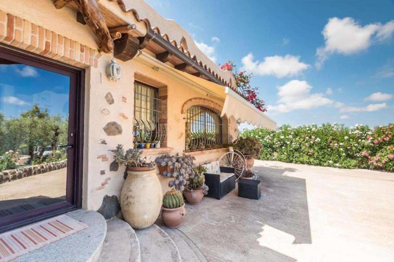 Villa Con Immenso Giardino Orosei Luaran gambar