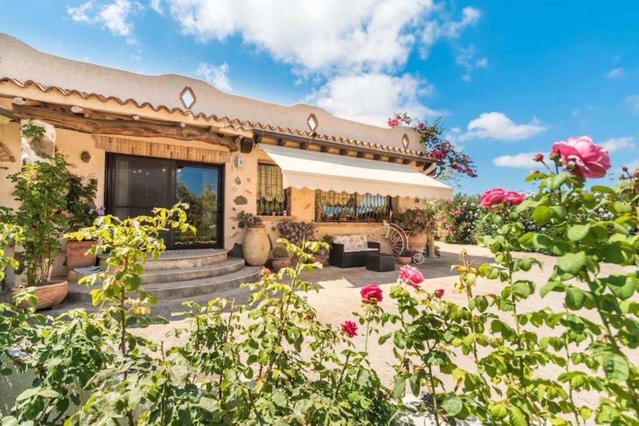 Villa Con Immenso Giardino Orosei Luaran gambar