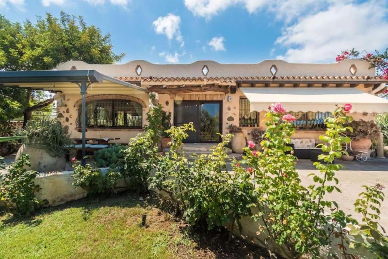 Villa Con Immenso Giardino Orosei Luaran gambar