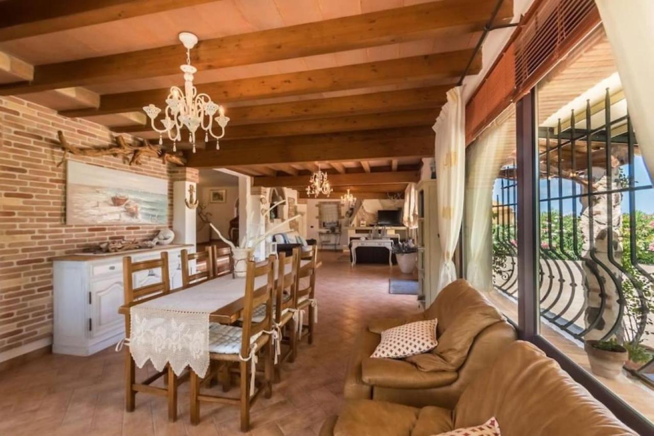 Villa Con Immenso Giardino Orosei Luaran gambar
