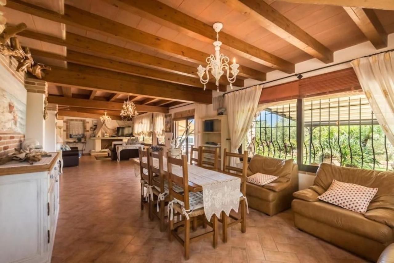 Villa Con Immenso Giardino Orosei Luaran gambar